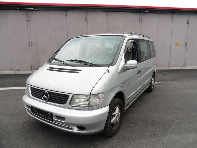 Silber Gebraucht 1999 Mercedes V230 Van / Kleinbus | 2.750 € (Fairer Preis) - Bild 1/4
