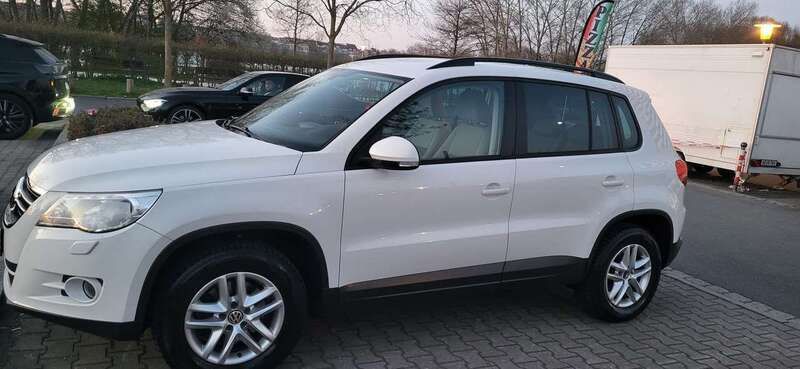 Weiß Gebraucht 2009 VW Tiguan Trendline SUV | 8.000 € (Teuer) - Bild 1/4