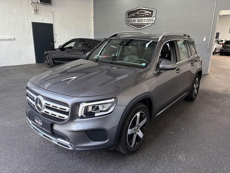 Grau Gebraucht 2021 Mercedes GLB220 Progressive SUV | 21.900 € (Fairer Preis) - Bild 1/4