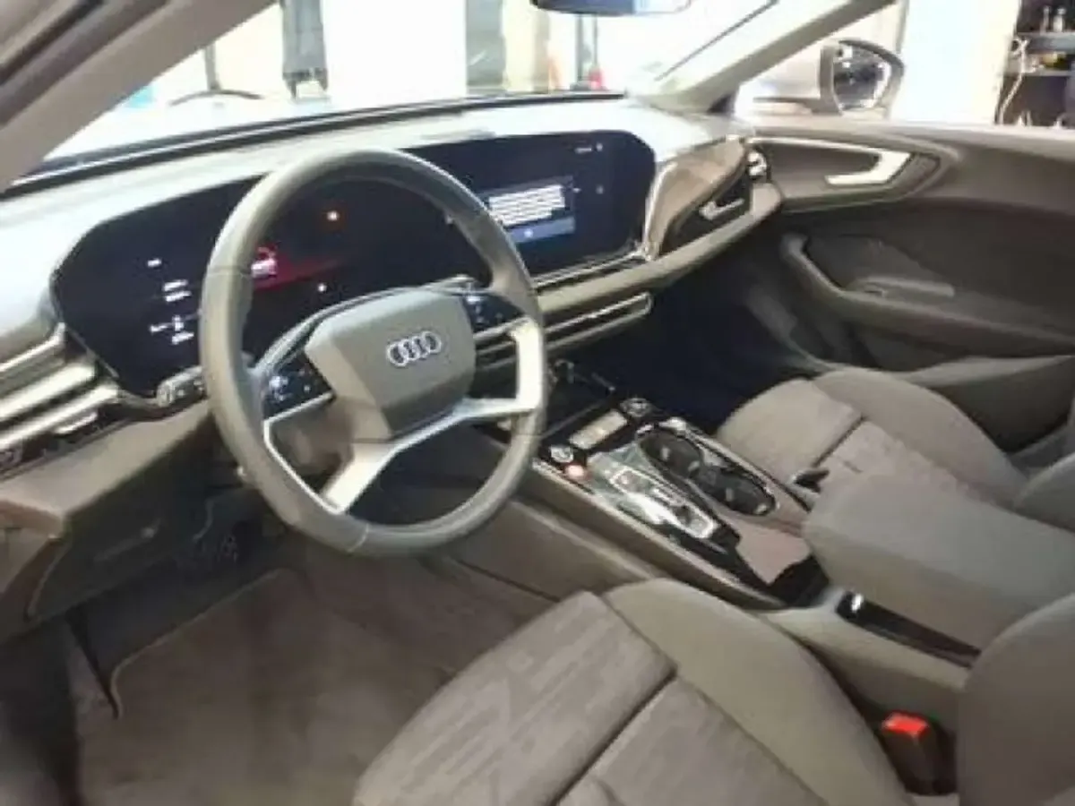 Gebraucht Audi A5 Sport 204 PS (150 kW) 2025 Silber Kombi