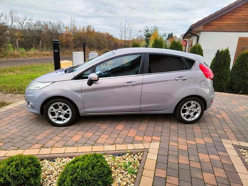 Andere farben Gebraucht 2012 Ford Fiesta Titanium Kleinwagen | 5.300 € (Teuer) - Bild 1/4