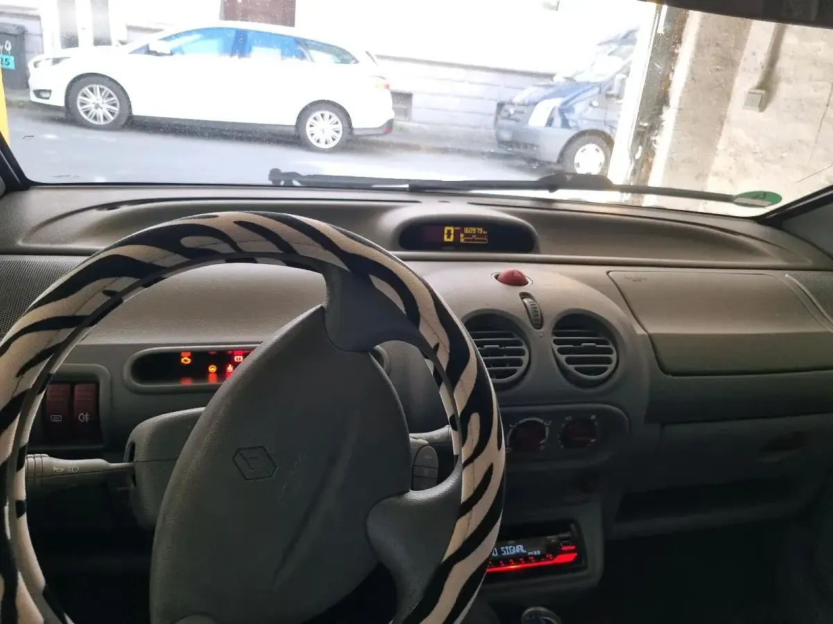 Używany Renault Clio 75 KM (55 kW) 2005 Srebrny Hatchback