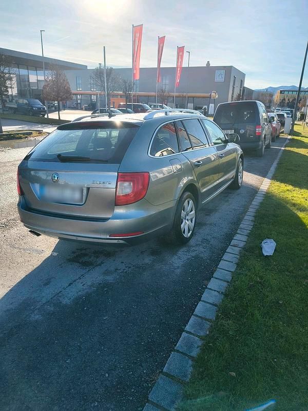 Gebraucht Skoda Superb 160 PS (117 kW) 2010 Grün Kombi