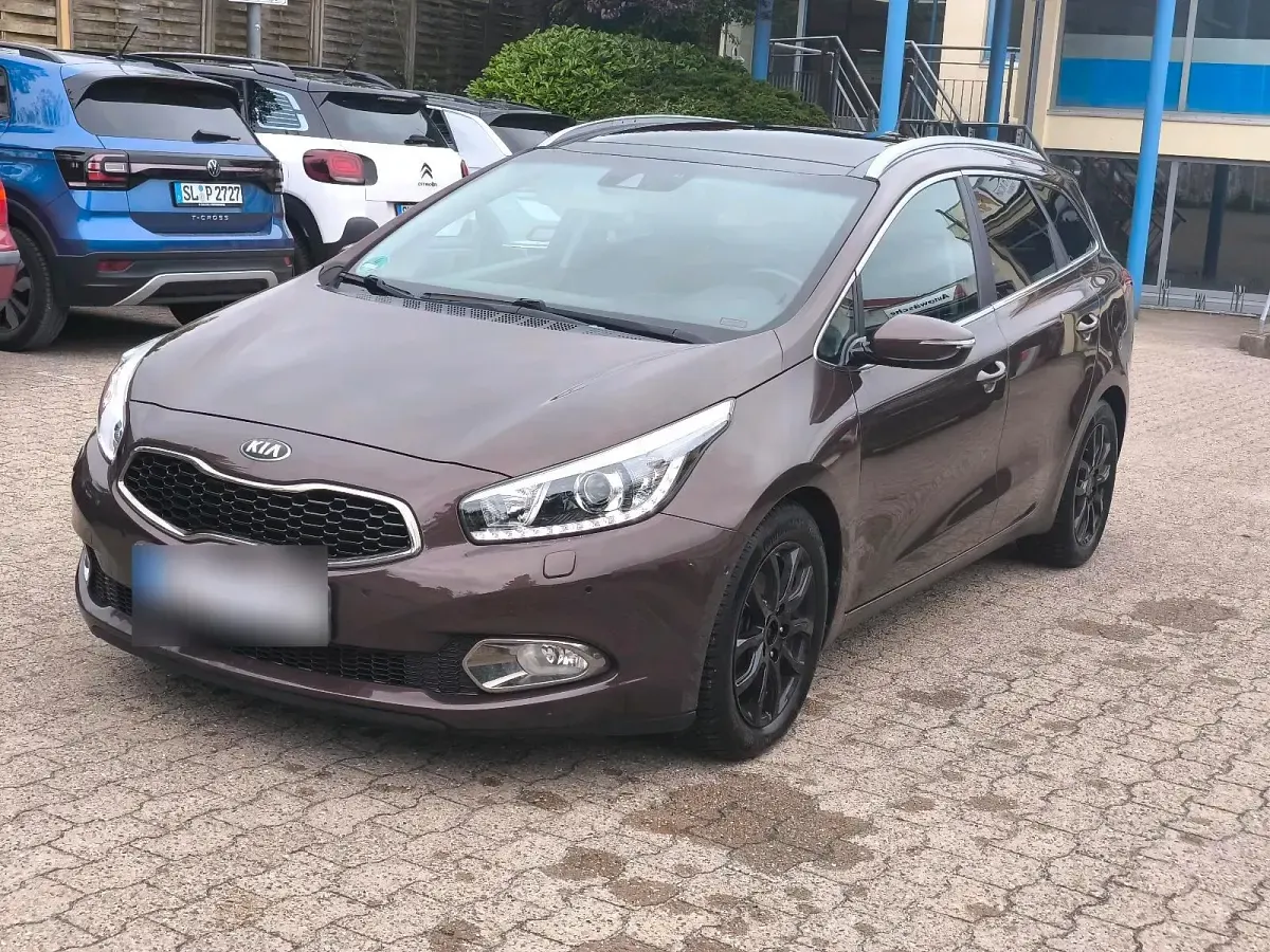 Gebraucht Kia Ceed 128 PS (94 kW) 2013 Braun Kleinwagen