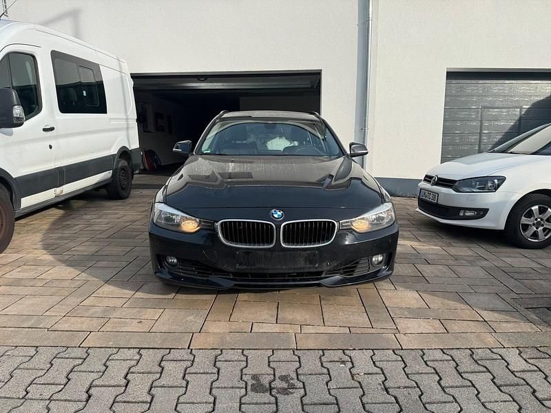 Schwarz Gebraucht 2012 BMW 328 Sport Line Kombi | 8.599 € (Fairer Preis) - Bild 1/4