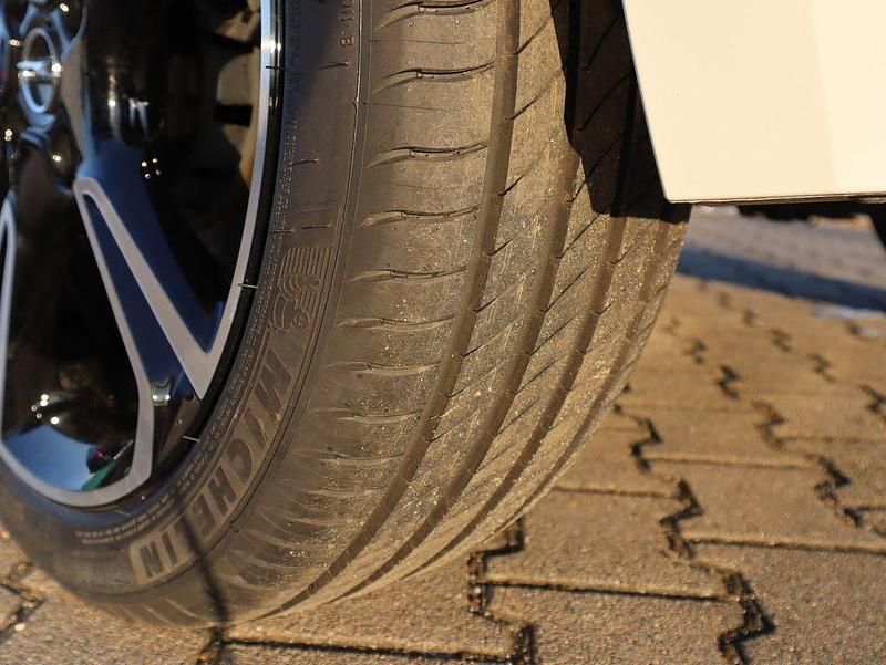 Gebraucht Opel Corsa 101 PS (74 kW) 2024 Weiß Limousine