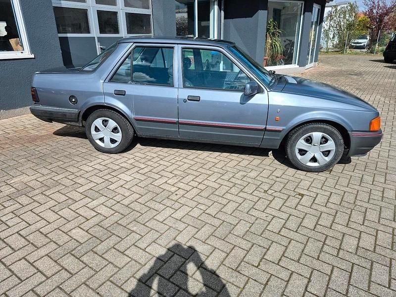 Gebraucht Ford Orion 90 PS (66 kW) 1988 Grau Limousine