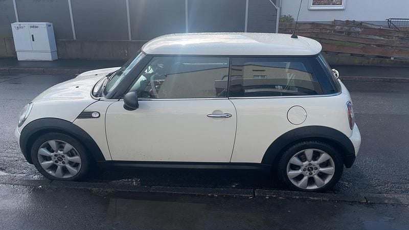 Gebraucht Mini Cooper 75 PS (55 kW) 2010 Weiß Kleinwagen