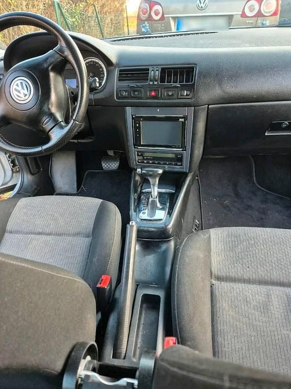 Second-hand VW Bora 102 CP (75 kW) 2004 Argintiu Berlinǎ