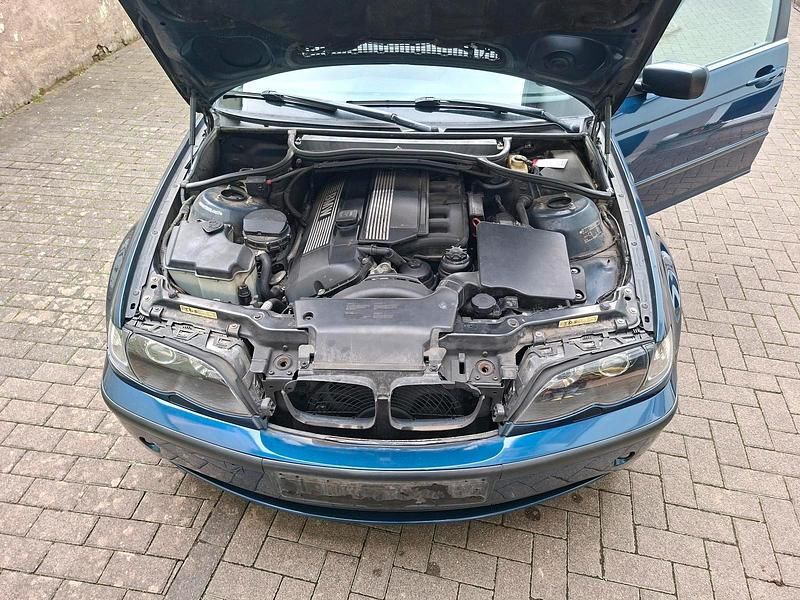 Gebraucht BMW 325 192 PS (141 kW) 2004 Blau Limousine