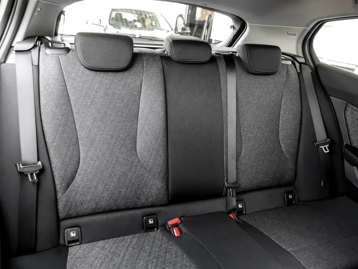 Neu BMW 120 156 PS (114 kW) 2026 Schwarz Kleinwagen