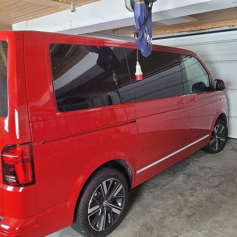 Gebraucht VW Multivan Comfortline 204 PS (150 kW) 2022 Rot Van