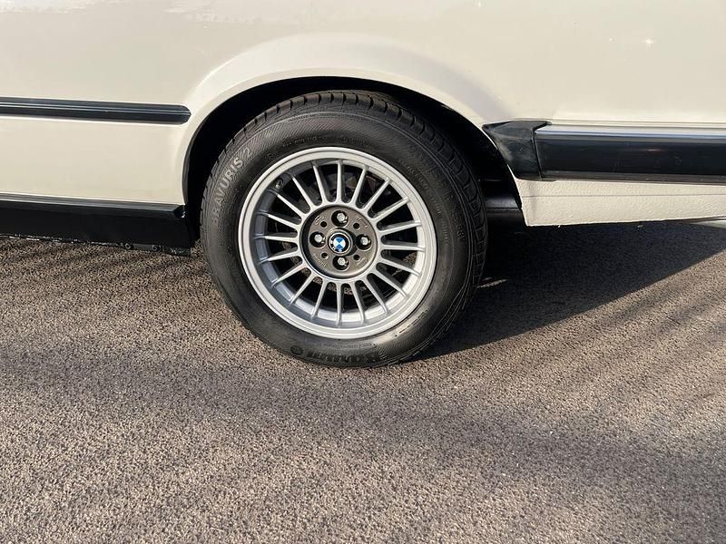 Gebraucht BMW 325 Sport Line 170 PS (125 kW) 1989 Weiß Cabrio