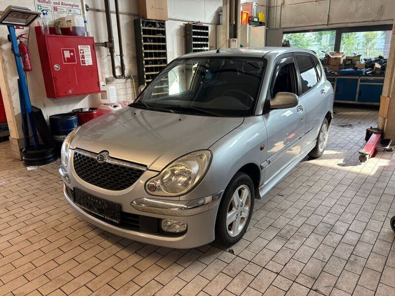 Silber Gebraucht 2004 Daihatsu Sirion Kleinwagen | 990 € (Guter Preis) - Bild 1/4