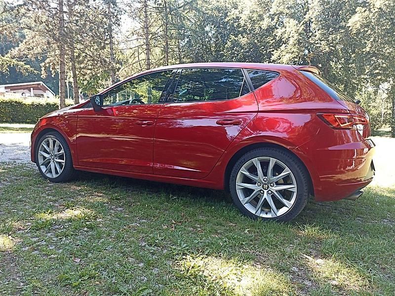 Rot Gebraucht 2018 Seat Leon FR Limousine | 12.000 € (Fairer Preis) - Bild 1/4
