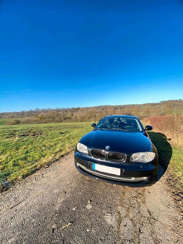 Schwarz Gebraucht 2010 BMW 120 Kleinwagen | 3.900 € (Fairer Preis) - Bild 1/4