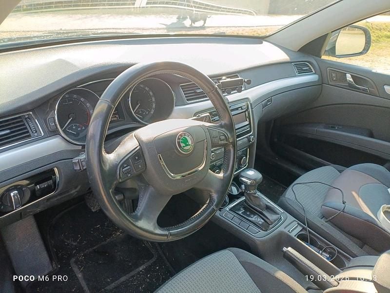 Gebraucht Skoda Superb 140 PS (102 kW) 2013 Schwarz Kombi