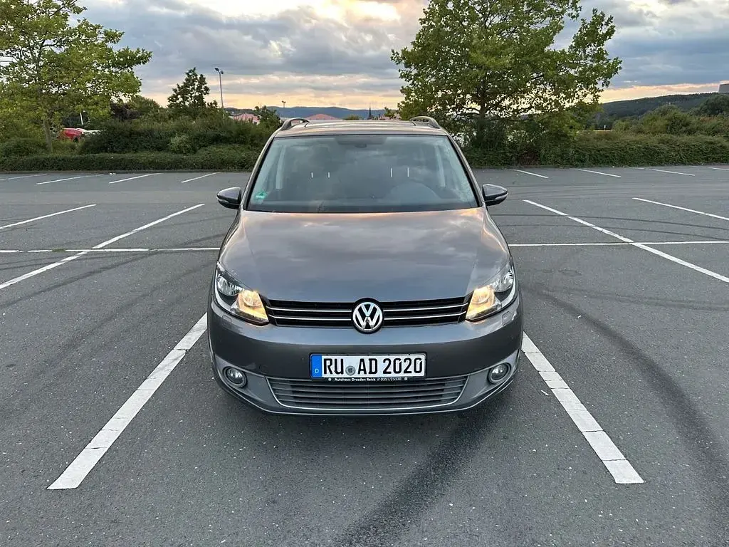Gebraucht VW Touran 140 PS (102 kW) 2011 Schwarz Van / Kleinbus