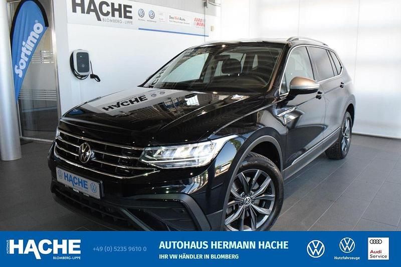 Schwarz Gebraucht 2023 VW Tiguan Allspace Move SUV | 38.749 € (Fairer Preis) - Bild 1/4