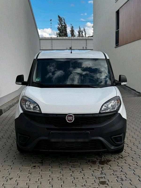Weiß Gebraucht 2018 Fiat Doblò Van / Kleinbus | 9.000 € - Bild 1/4