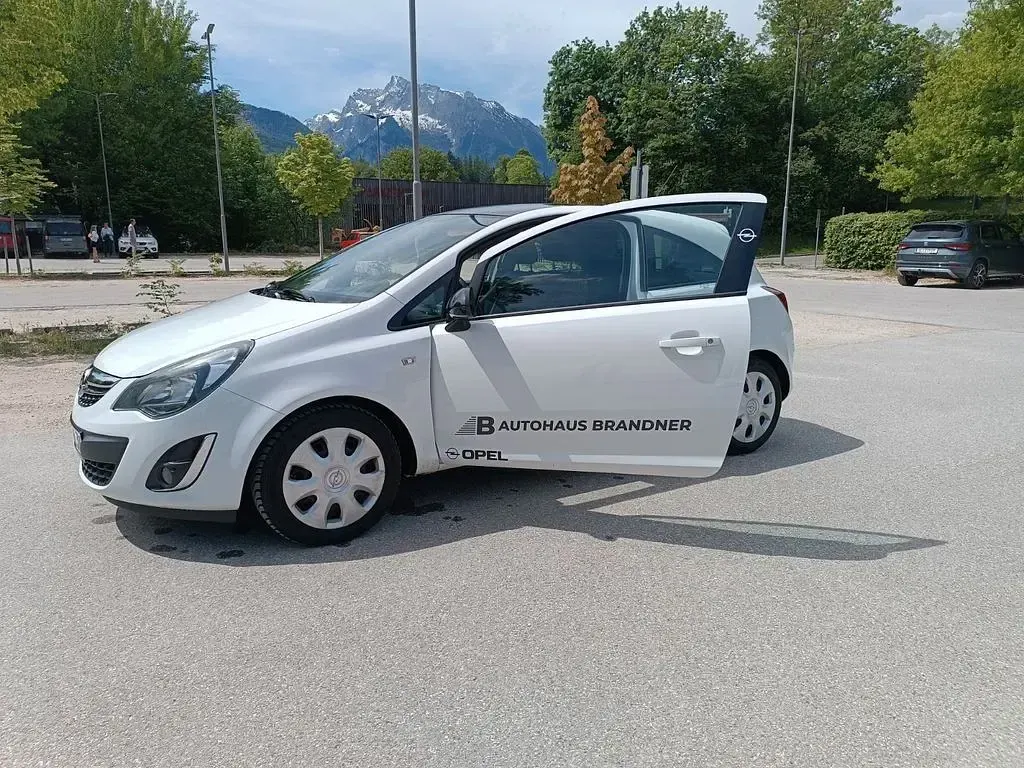 Gebraucht Opel Corsa Color Edition 101 PS (74 kW) 2015 Weiß Kleinwagen