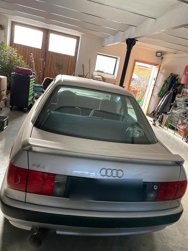 Gebraucht Audi 80 90 PS (66 kW) 1993 Silber Limousine