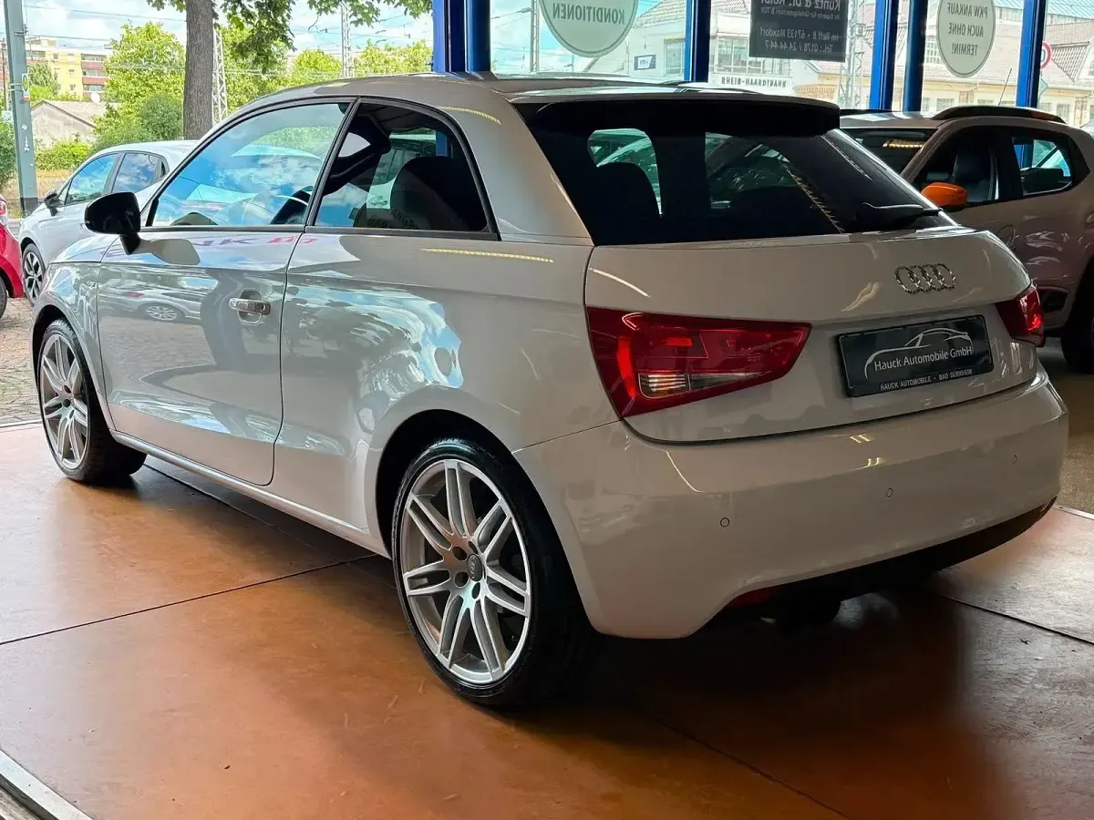 Gebraucht Audi A1 S-Line 143 PS (105 kW) 2011 Weiß Kleinwagen