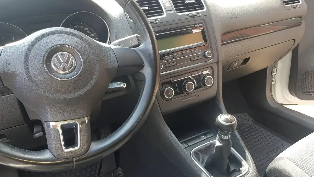 Gebraucht VW Golf VI 122 PS (89 kW) 2009 Weiß Kleinwagen