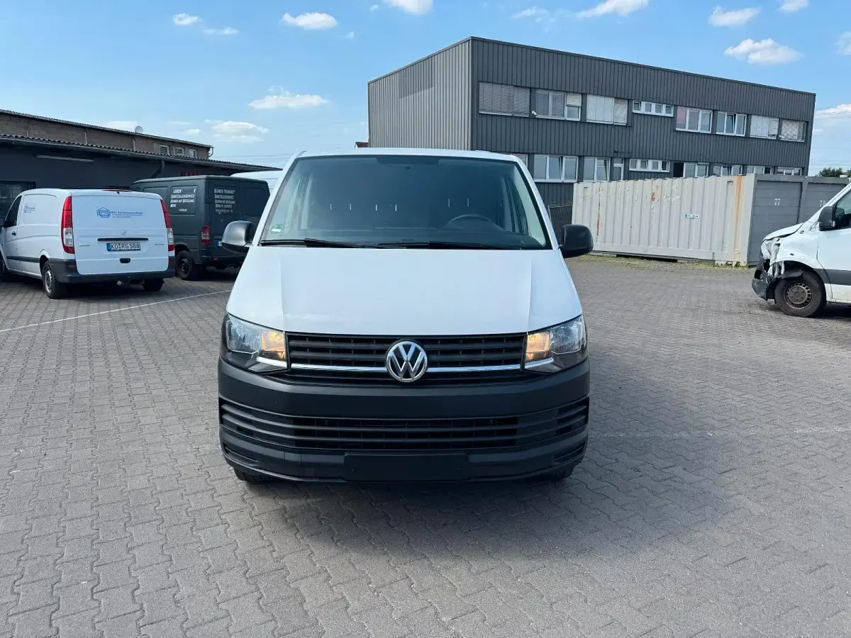 Second-hand VW Transporter 150 CP (110 kW) 2018 Alb Van