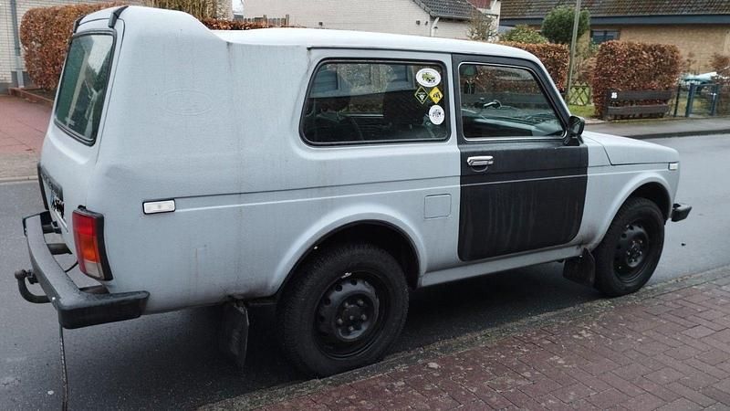 Second-hand Lada niva 82 CP (60 kW) 2008 Gri SUV