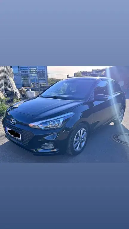 Używany Hyundai i20 Active 120 KM (88 kW) 2018 Czarny Sedan/Limuzyna