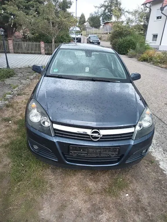 Gebraucht Opel Astra 105 PS (77 kW) 2007 Blau Limousine