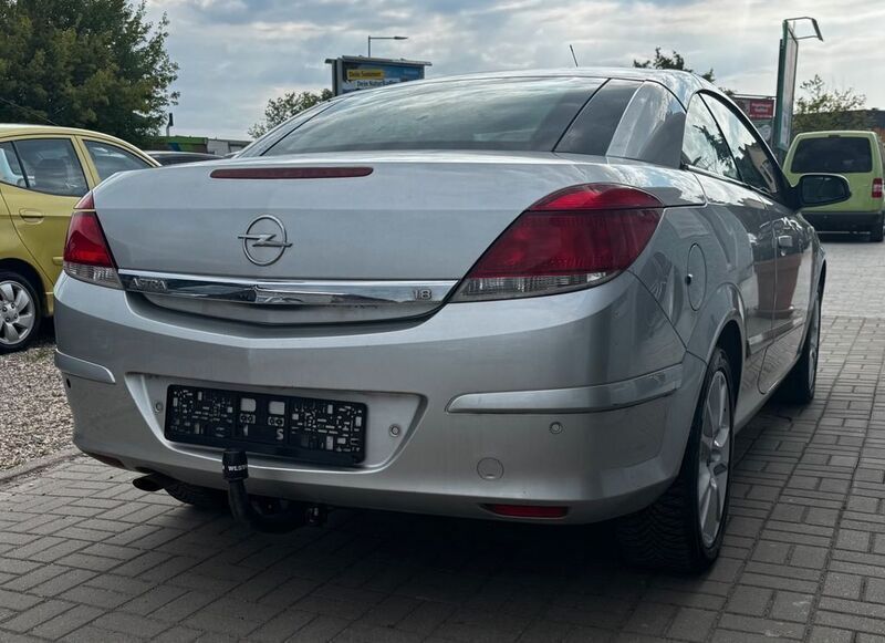 Gebraucht Opel Astra Cosmo 140 PS (102 kW) 2007 Silber Coupé