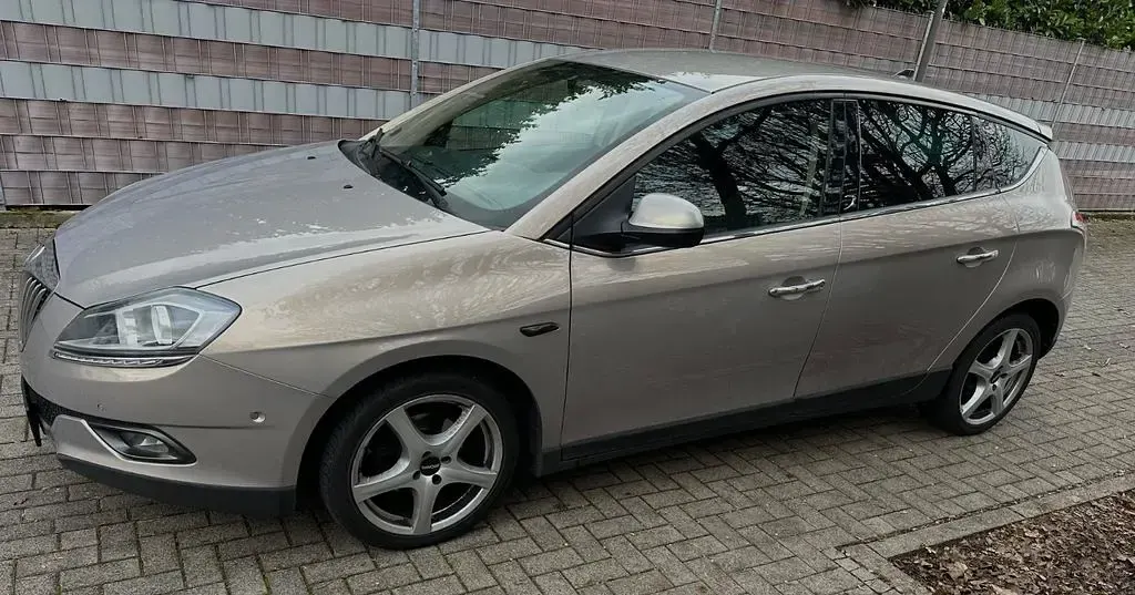 Gebraucht Lancia Delta 120 PS (88 kW) 2010 Silber Kleinwagen