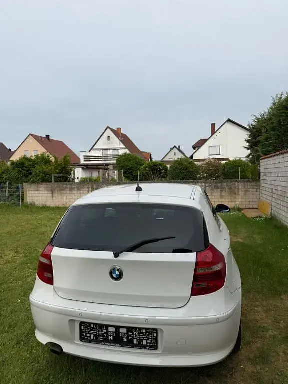 Gebraucht BMW 116 122 PS (89 kW) 2007 Weiß Kleinwagen