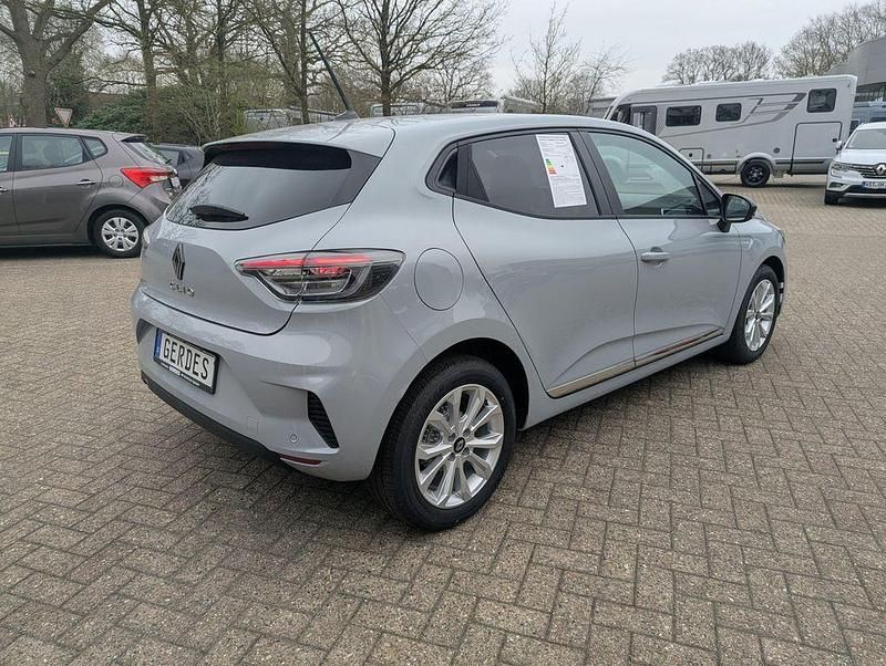 Neu Renault Clio V Evolution 90 PS (66 kW) 2025 Grau Limousine