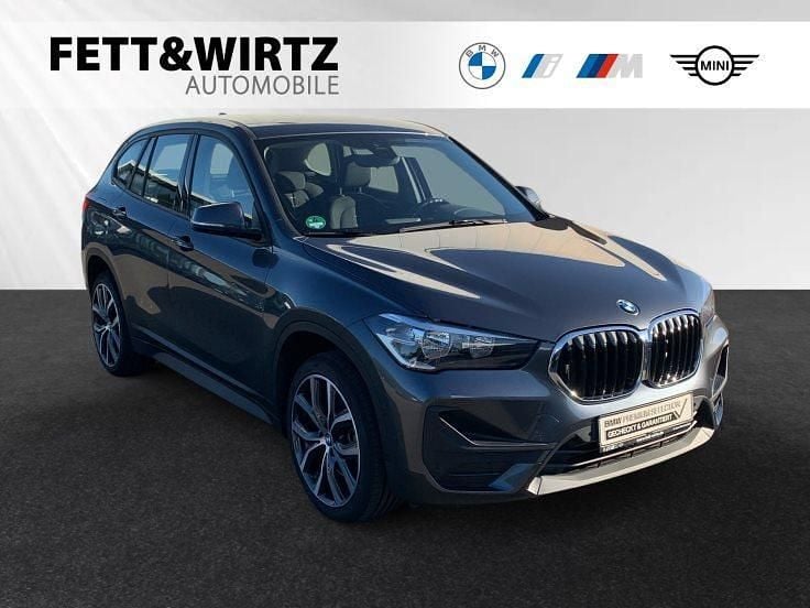 Mineralgrau metallic Gebraucht 2021 BMW X1 Sport Line SUV | 26.490 € (Guter Preis) - Bild 1/3