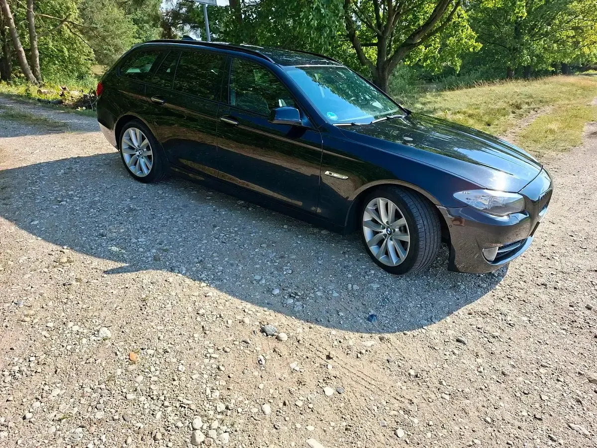 Gebraucht BMW 520 184 PS (135 kW) 2011 Schwarz Kombi