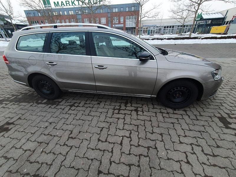 Gebraucht VW Passat Edition 140 PS (102 kW) 2015 Braun Kombi