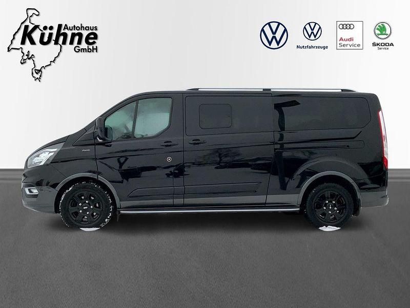 Gebraucht Ford Tourneo 170 PS (125 kW) 2022 Schwarz Van / Kleinbus