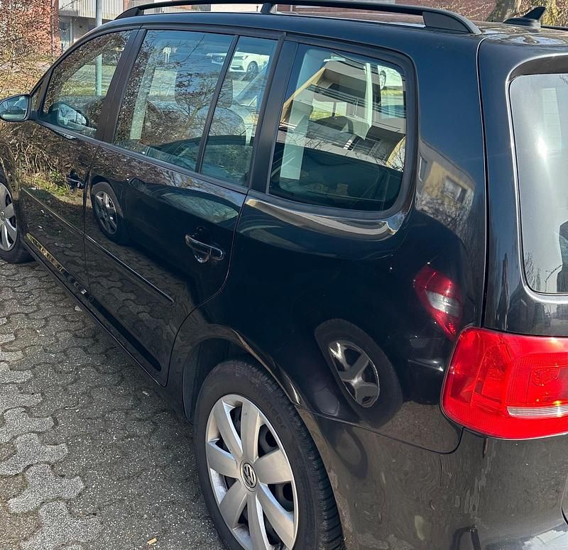Gebraucht VW Touran 105 PS (77 kW) 2012 Schwarz Van / Kleinbus