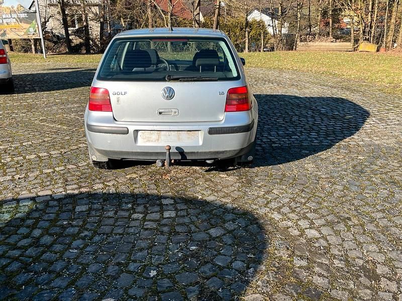 Gebraucht VW Golf IV 102 PS (75 kW) 2001 Silber Kleinwagen