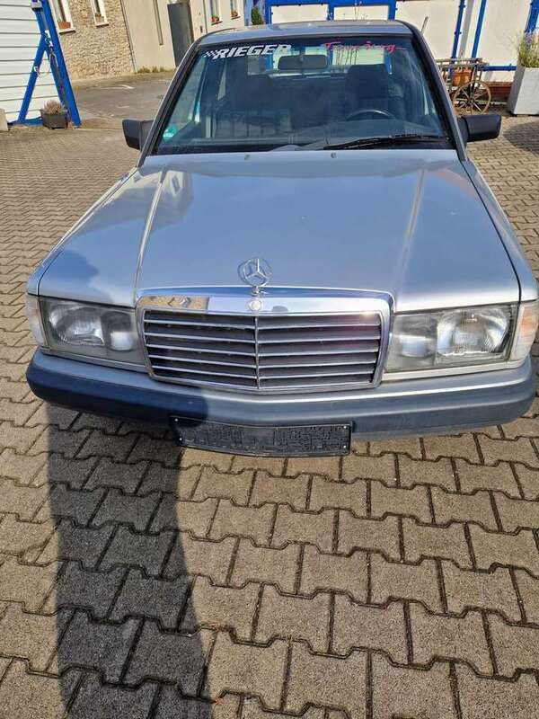 Silber Gebraucht 1991 Mercedes 190 Sportline Limousine | 8.900 € - Bild 1/4