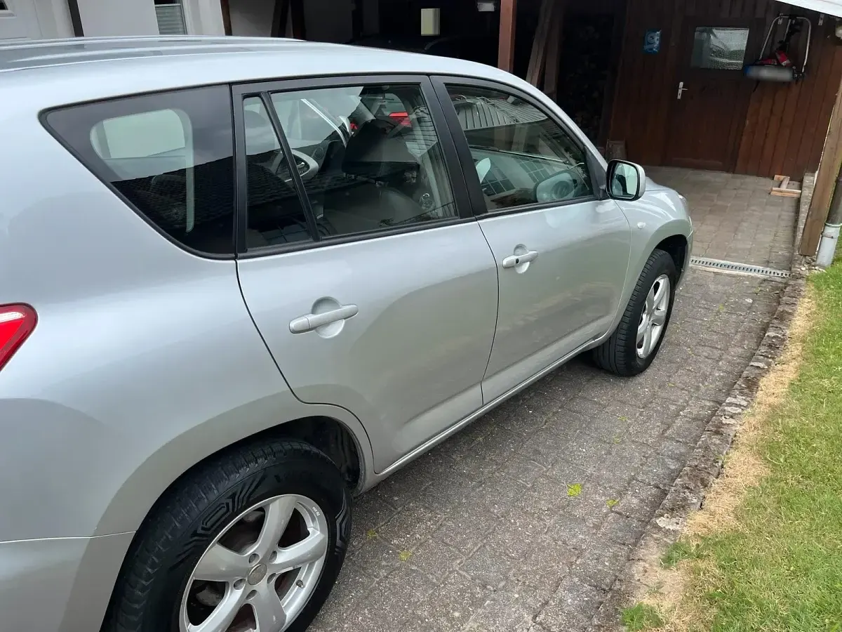 Gebraucht Toyota RAV4 152 PS (111 kW) 2009 Silber SUV