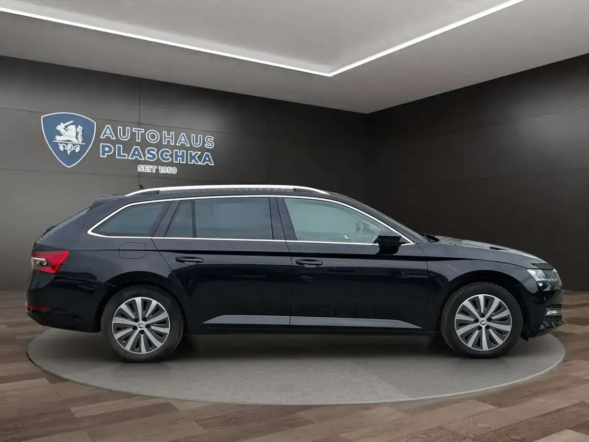 Gebraucht Skoda Superb Style 200 PS (147 kW) 2022 Schwarzmagic perleffekt Kombi