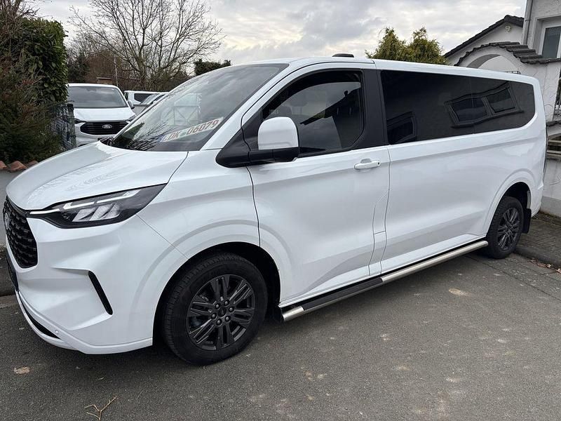 Gebraucht Ford Tourneo Titanium 170 PS (125 kW) 2024 Weiß Van / Kleinbus