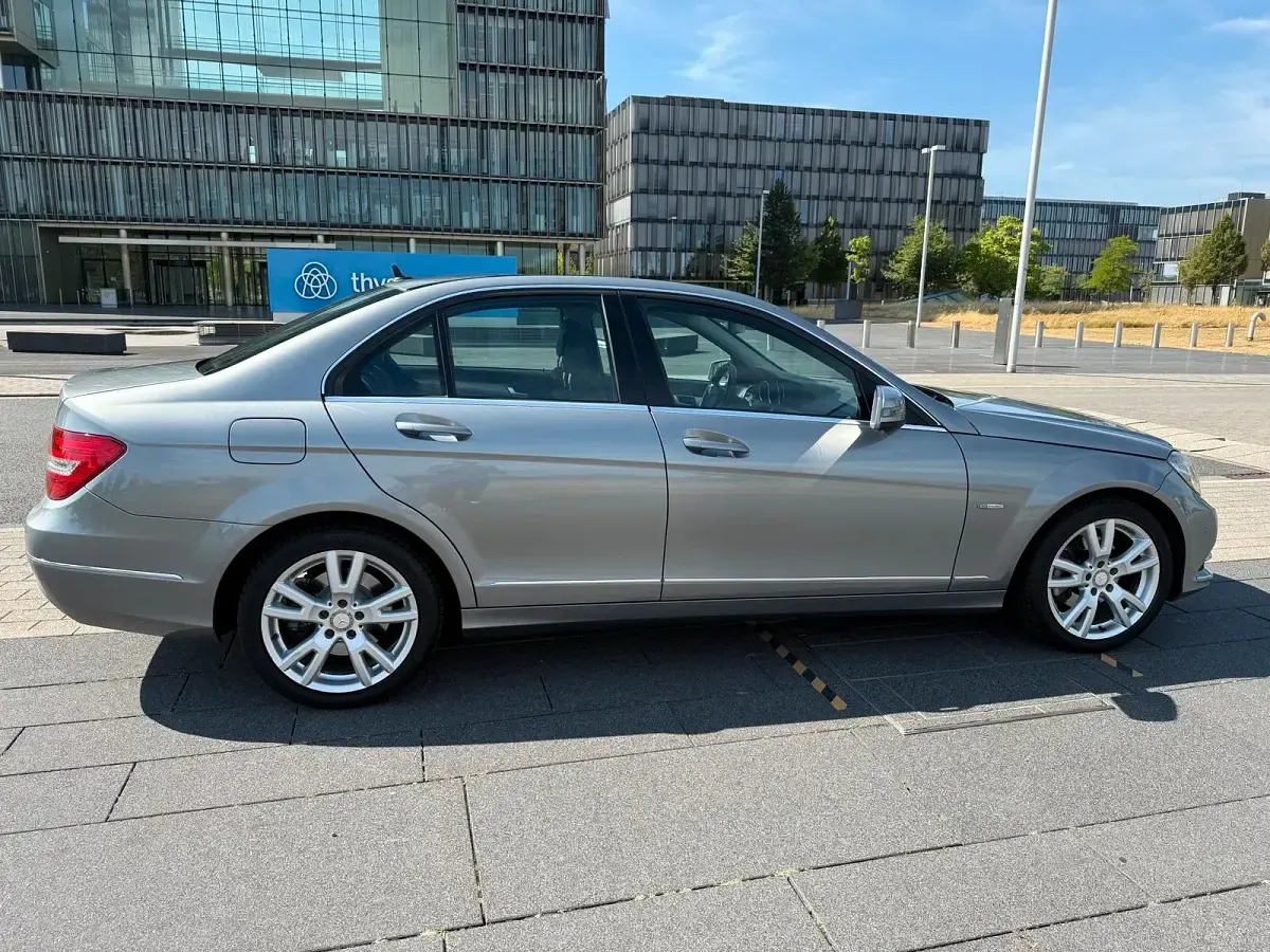 Gebraucht Mercedes C250 Avantgarde 204 PS (150 kW) 2011 Grau Limousine