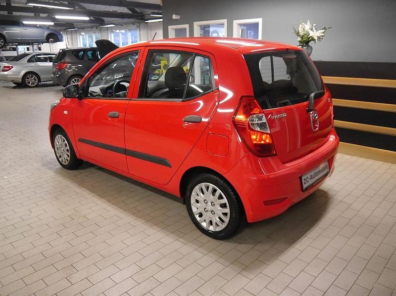 Gebraucht Hyundai i10 Classic 69 PS (50 kW) 2011 Rot Kleinwagen