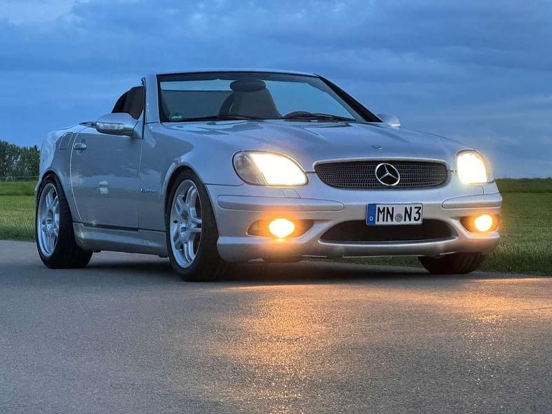 Silber Gebraucht 2002 Mercedes SLK32 AMG AMG Cabrio | 24.990 € - Bild 1/4