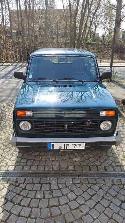 Second-hand Lada niva 83 CP (61 kW) 2010 Verde SUV